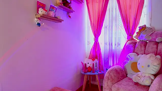 Snapshot of Lunaira_Deep chatting on 12/18/25, 04:24 Lunaira Deep online show from 12/18/25, 04:24