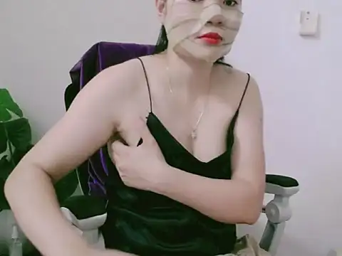 Snapshot of Tinamy chatting on 10/19/25, 08:04 Tinamy online show from 10/19/25, 08:04