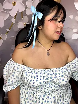 Snapshot of _Bella_7 chatting on 10/28/25, 02:37  Bella 7 online show from 10/28/25, 02:37