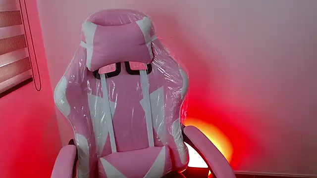 Snapshot of kathy_de chatting on 10/22/25, 06:18 kathy de online show from 10/22/25, 06:18