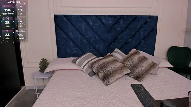 Snapshot of Soft_Seduction chatting on 10/31/25, 01:28 Soft Seduction online show from 10/31/25, 01:28