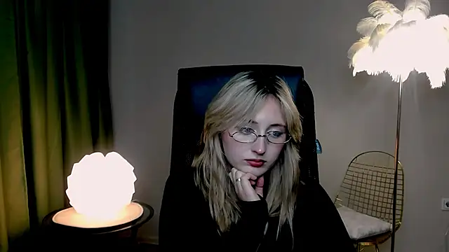 ScarlettScril online show from 10/17/25, 01:35