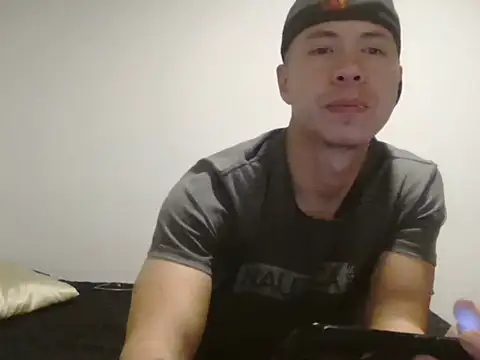 Carlomorelo online show from 10/27/25, 01:31