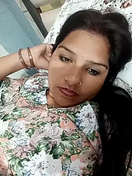 Snapshot of Vanshika1432 chatting on 10/27/25, 05:17 Vanshika1432 online show from 10/27/25, 05:17