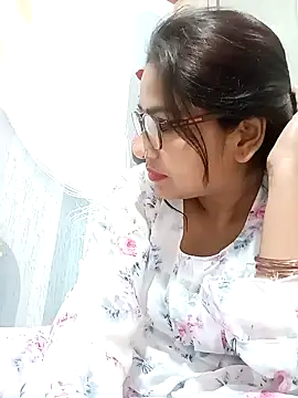 Snapshot of Vanshika1432 chatting on 11/06/25, 04:57 Vanshika1432 online show from 11/06/25, 04:57