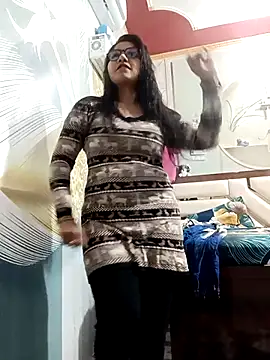 Snapshot of Vanshika1432 chatting on 11/12/25, 06:58 Vanshika1432 online show from 11/12/25, 06:58