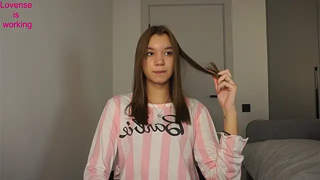 BrynnHolverson online show from 11/01/25, 07:49