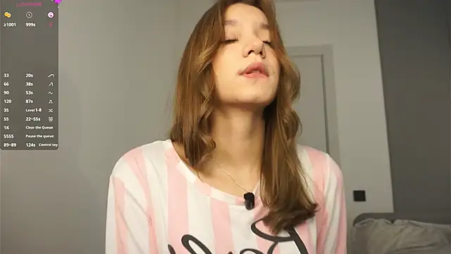 BrynnHolverson online show from 11/15/25, 05:42