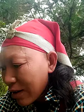 Snapshot of nui-show chatting on 10/30/25, 03:41 nui-show online show from 10/30/25, 03:41