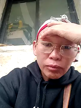 Snapshot of nui-show chatting on 11/17/25, 05:24 nui-show online show from 11/17/25, 05:24