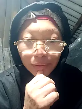 Snapshot of nui-show chatting on 11/19/25, 01:44 nui-show online show from 11/19/25, 01:44