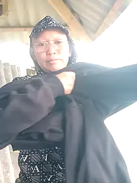 Snapshot of nui-show chatting on 11/20/25, 04:34 nui-show online show from 11/20/25, 04:34