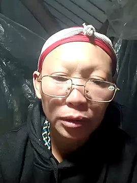 Snapshot of nui-show chatting on 11/21/25, 01:43 nui-show online show from 11/21/25, 01:43