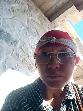 Snapshot of nui-show chatting on 12/15/25, 07:56 nui-show online show from 12/15/25, 07:56