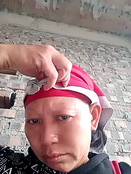 Snapshot of nui-show chatting on 12/18/25, 01:00 nui-show online show from 12/18/25, 01:00