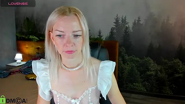 Snapshot of _Keetti_ chatting on 10/22/25, 12:55  Keetti  online show from 10/22/25, 12:55