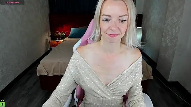 Snapshot of _Keetti_ chatting on 10/24/25, 12:19  Keetti  online show from 10/24/25, 12:19