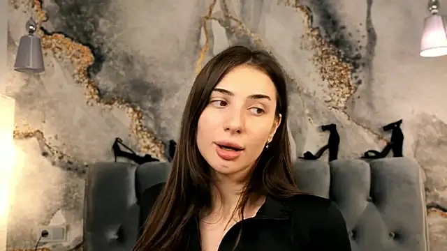 Snapshot of Chloewilldd chatting on 10/23/25, 06:28 Chloewilldd online show from 10/23/25, 06:28