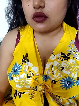 Cuty-Lina online show from 11/19/25, 01:22