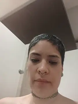 Snapshot of Natimiau chatting on 11/11/25, 11:27 Natimiau online show from 11/11/25, 11:27