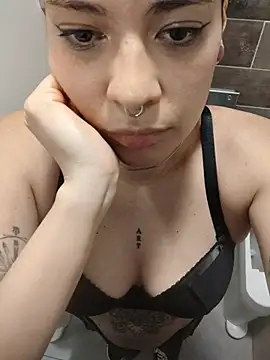 Snapshot of Natimiau chatting on 12/13/25, 11:21 Natimiau online show from 12/13/25, 11:21