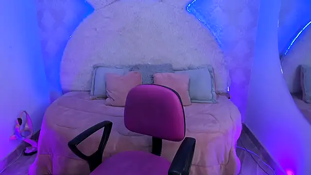 Snapshot of valentina_clk chatting on 11/26/25, 01:01 valentina clk online show from 11/26/25, 01:01