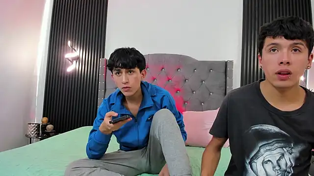 Snapshot of hoot_booys_ chatting on 10/27/25, 03:38 hoot booys online show from 10/27/25, 03:38