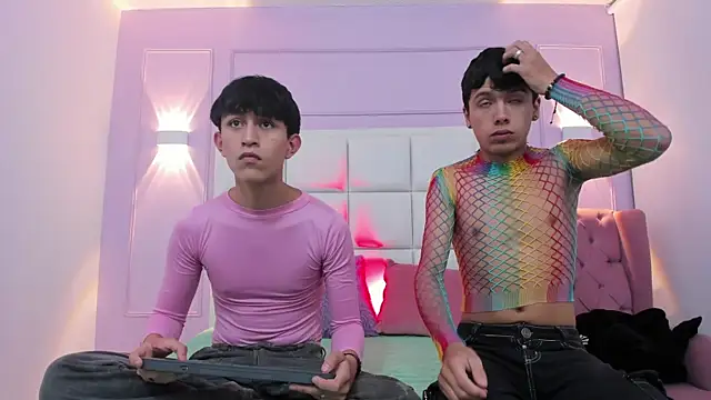 Snapshot of hoot_booys_ chatting on 10/28/25, 08:33 hoot booys online show from 10/28/25, 08:33