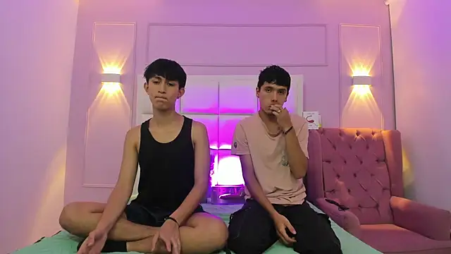 Snapshot of hoot_booys_ chatting on 10/30/25, 11:16 hoot booys online show from 10/30/25, 11:16