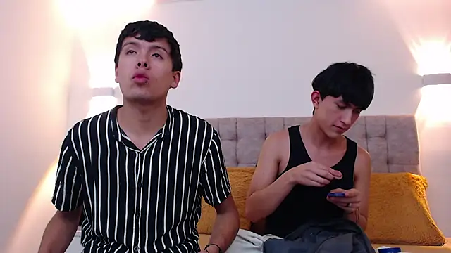 Snapshot of hoot_booys_ chatting on 11/14/25, 09:02 hoot booys online show from 11/14/25, 09:02