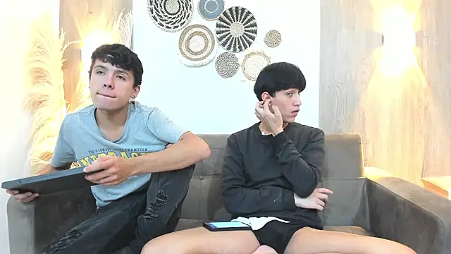 Snapshot of hoot_booys_ chatting on 11/21/25, 08:18 hoot booys online show from 11/21/25, 08:18