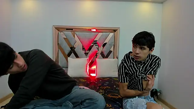 Snapshot of hoot_booys_ chatting on 11/24/25, 07:57 hoot booys online show from 11/24/25, 07:57