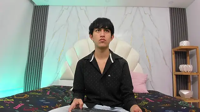 Snapshot of hoot_booys_ chatting on 12/04/25, 07:33 hoot booys online show from 12/04/25, 07:33