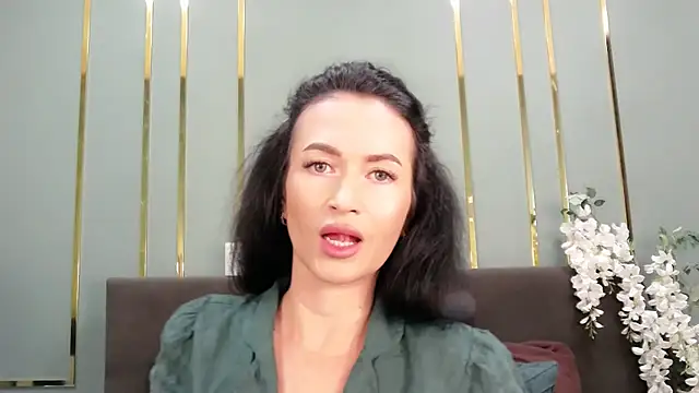 Snapshot of JaneWalch chatting on 11/12/25, 10:48 JaneWalch online show from 11/12/25, 10:48