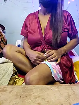 Snapshot of Desi_Maya69 chatting on 12/04/25, 04:22 Desi Maya69 online show from 12/04/25, 04:22