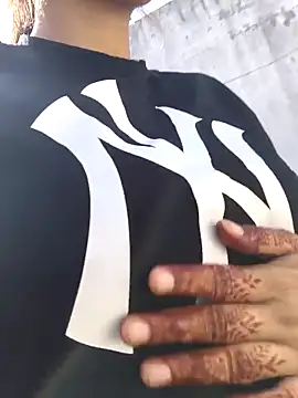 anaya00 online show from 10/25/25, 04:20