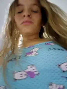 bambiluly online show from 10/18/25, 01:45