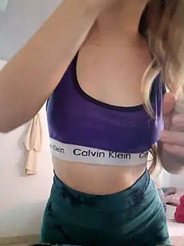 bambiluly online show from 11/18/25, 07:51