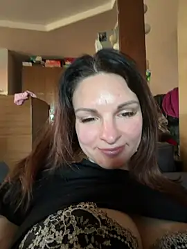 Snapshot of kinkysarahx chatting on 04/10/26, 04:01 kinkysarahx online show from 04/10/26, 04:01