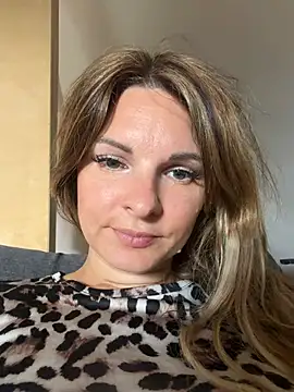 kinkysarahx online show from 07/11/26, 12:30