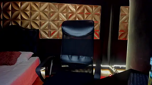 lovenatasha  online show from 10/30/25, 06:41