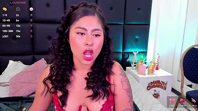 Snapshot of TamaraLeen chatting on 11/17/25, 08:03 TamaraLeen online show from 11/17/25, 08:03