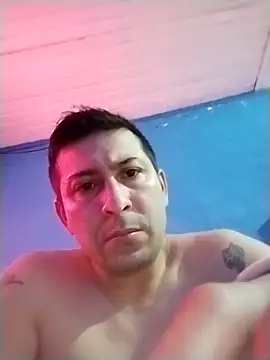 Snapshot of fermariana chatting on 12/18/25, 01:17 fermariana online show from 12/18/25, 01:17