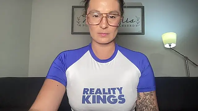 Mandyrheaa online show from 10/31/25, 01:06