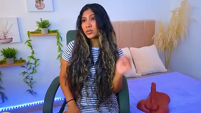 PaolaMedusa online show from 10/28/25, 05:37