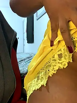 Snapshot of NatashaAzura chatting on 10/16/25, 11:06 NatashaAzura online show from 10/16/25, 11:06