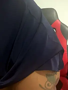 Snapshot of NatashaAzura chatting on 11/28/25, 01:08 NatashaAzura online show from 11/28/25, 01:08