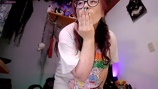 Snapshot of Violetafetish-dirty chatting on 10/07/25, 02:31 Violetafetish-dirty online show from 10/07/25, 02:31