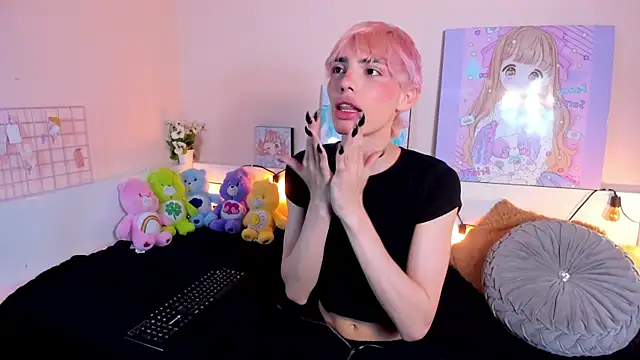 Snapshot of Strawberry_Kitty_ chatting on 10/20/25, 04:02 Strawberry Kitty  online show from 10/20/25, 04:02
