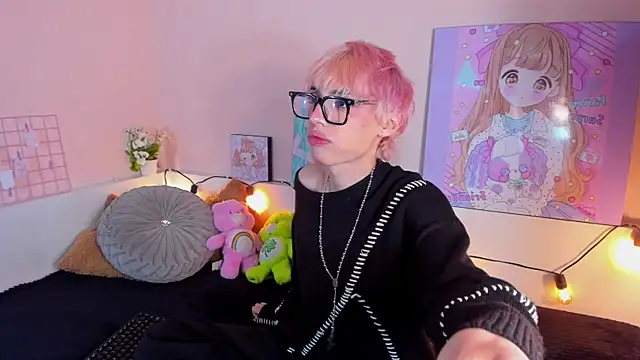 Snapshot of Strawberry_Kitty_ chatting on 10/27/25, 03:32 Strawberry Kitty  online show from 10/27/25, 03:32